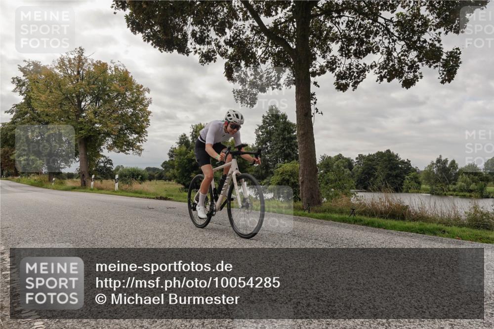 30.08.2026 - Elbe Triathlon Hamburg Michael Burmester http://msf.ph/oto/10054285 30.08.2026 11:01:23 Radfahren 1383, 1421 meine-sportfotos.de