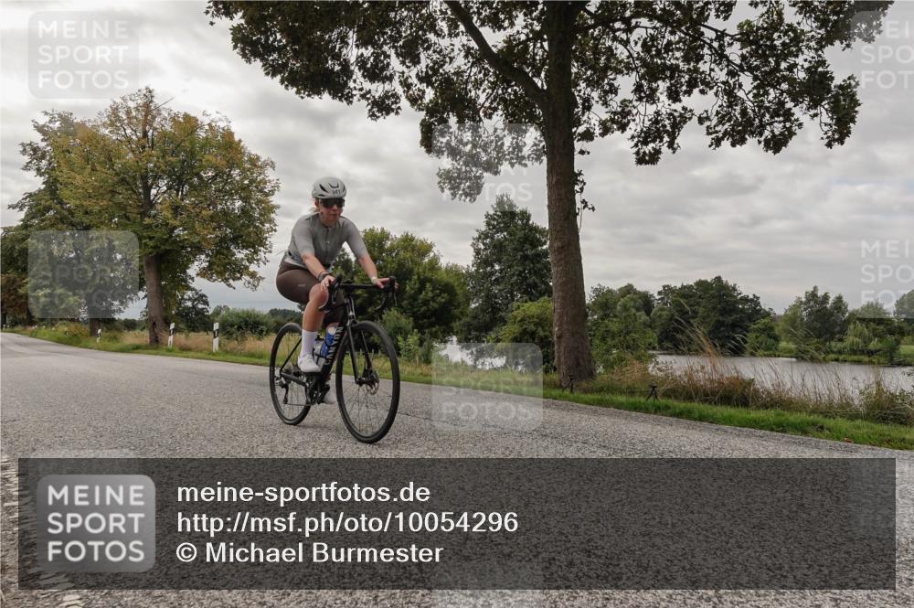 30.08.2026 - Elbe Triathlon Hamburg Michael Burmester http://msf.ph/oto/10054296 30.08.2026 11:01:35 Radfahren 941, 1367, 1415 meine-sportfotos.de