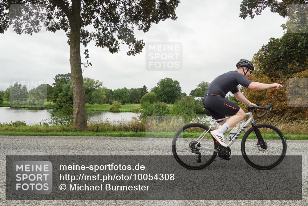 30.08.2026 - Elbe Triathlon Hamburg Michael Burmester http://msf.ph/oto/10054308 30.08.2026 10:46:02 Radfahren 860, 985, 1000, 1054, 1099, 1141, 1161, 1163, 1164 meine-sportfotos.de
