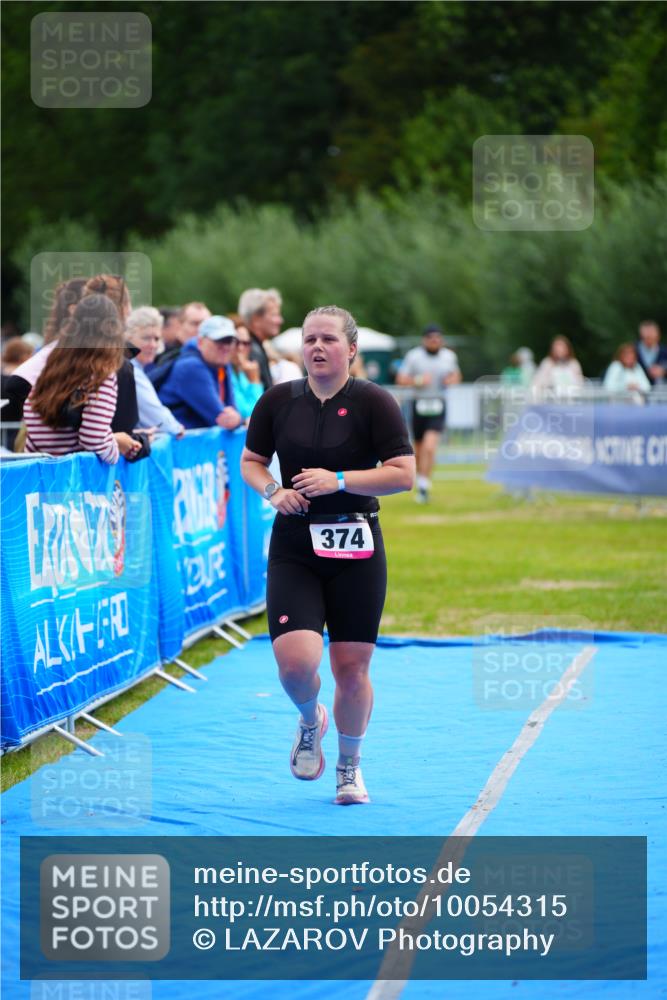 30.08.2026 - Elbe Triathlon Hamburg LAZAROV Photography http://msf.ph/oto/10054315 30.08.2026 10:54:32 Ziel 374, 466 meine-sportfotos.de