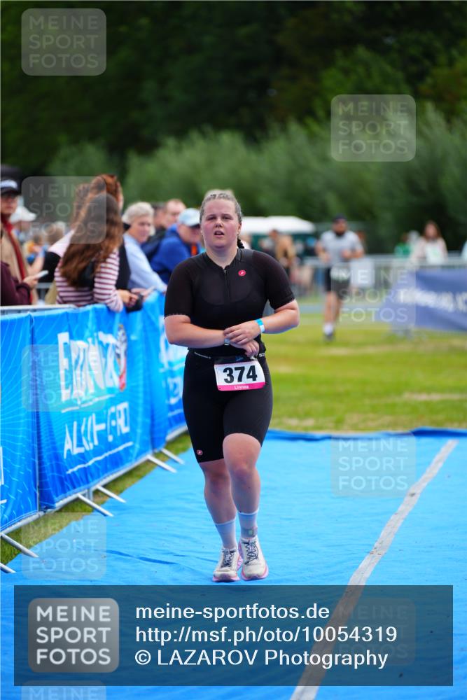 30.08.2026 - Elbe Triathlon Hamburg LAZAROV Photography http://msf.ph/oto/10054319 30.08.2026 10:54:32 Ziel 374, 466 meine-sportfotos.de