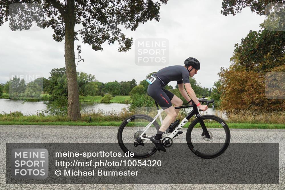 30.08.2026 - Elbe Triathlon Hamburg Michael Burmester http://msf.ph/oto/10054320 30.08.2026 10:46:08 Radfahren 979, 985, 1054, 1063, 1099, 1141, 1146, 1197 meine-sportfotos.de