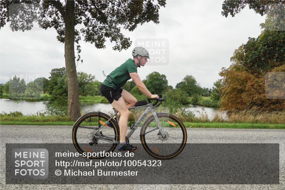 30.08.2026 - Elbe Triathlon Hamburg Michael Burmester http://msf.ph/oto/10054323 30.08.2026 10:46:09 Radfahren 979, 985, 1054, 1063, 1099, 1141, 1146, 1197 meine-sportfotos.de