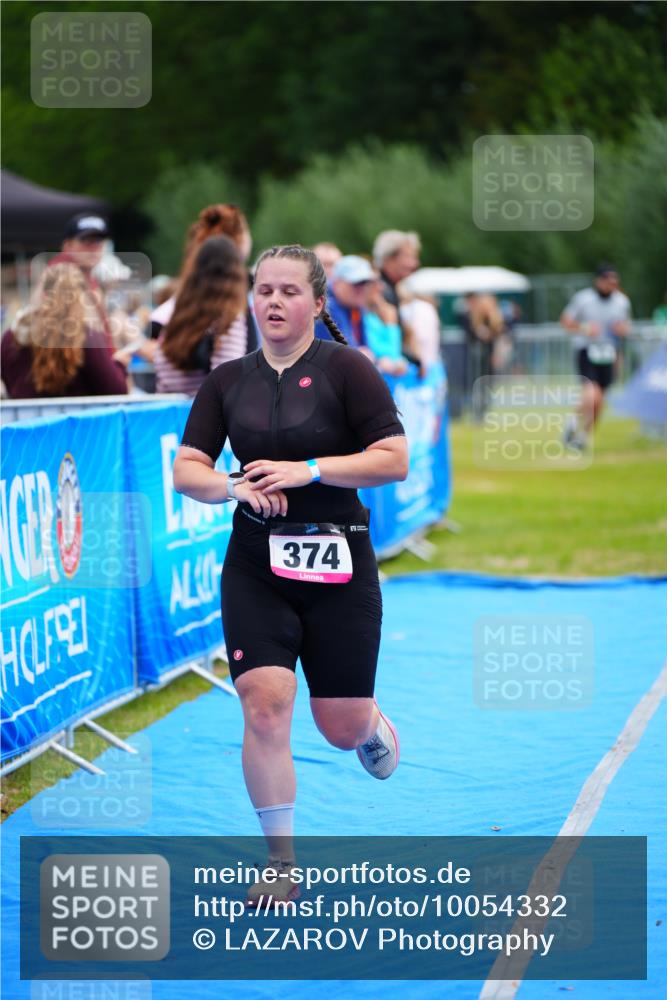 30.08.2026 - Elbe Triathlon Hamburg LAZAROV Photography http://msf.ph/oto/10054332 30.08.2026 10:54:33 Ziel 374, 466 meine-sportfotos.de