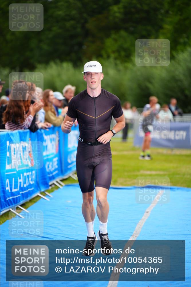 30.08.2026 - Elbe Triathlon Hamburg LAZAROV Photography http://msf.ph/oto/10054365 30.08.2026 10:55:07 Ziel 397 meine-sportfotos.de