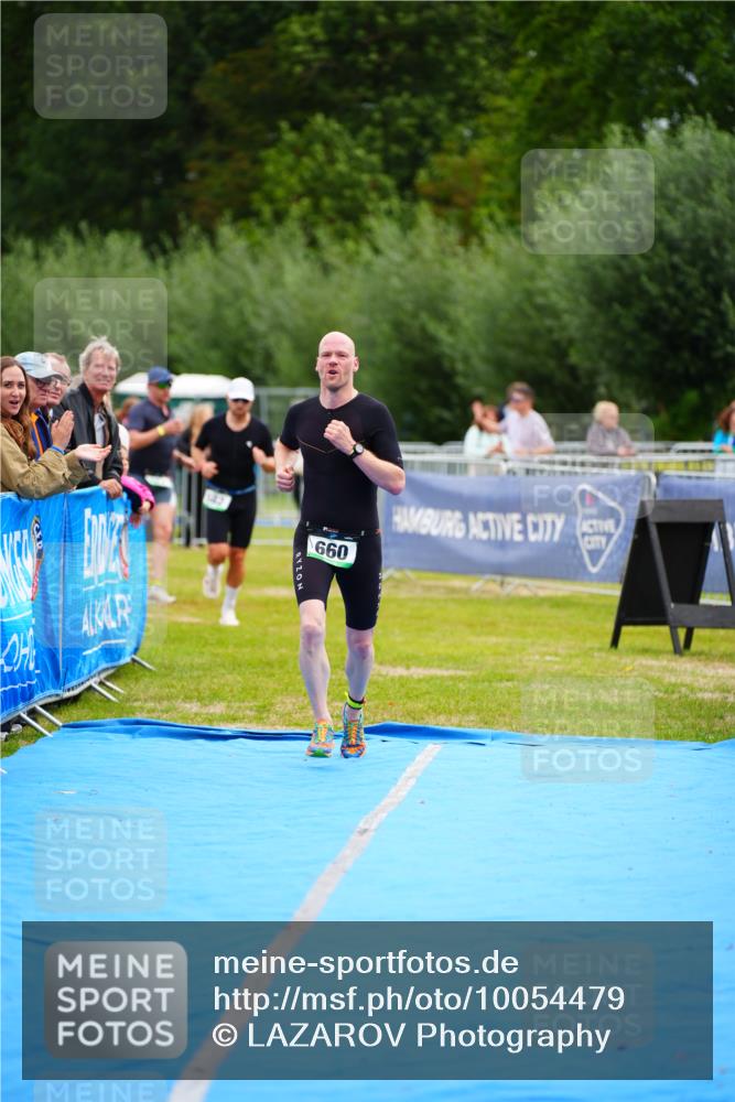 30.08.2026 - Elbe Triathlon Hamburg LAZAROV Photography http://msf.ph/oto/10054479 30.08.2026 10:55:35 Ziel 582, 660 meine-sportfotos.de