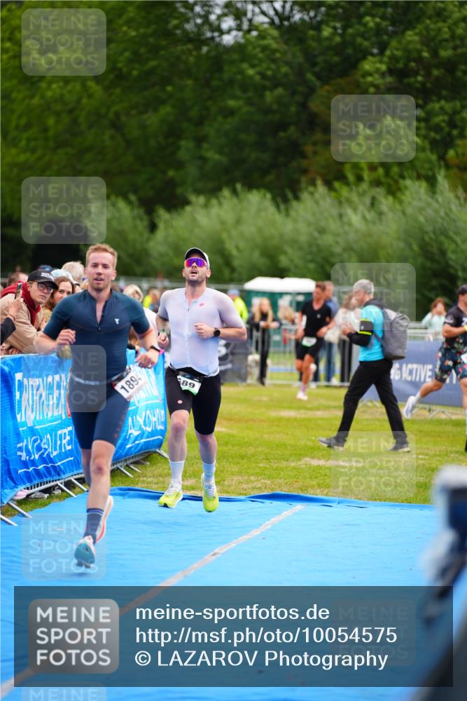 30.08.2026 - Elbe Triathlon Hamburg LAZAROV Photography http://msf.ph/oto/10054575 30.08.2026 10:56:44 Ziel 550, 689, 1894 meine-sportfotos.de