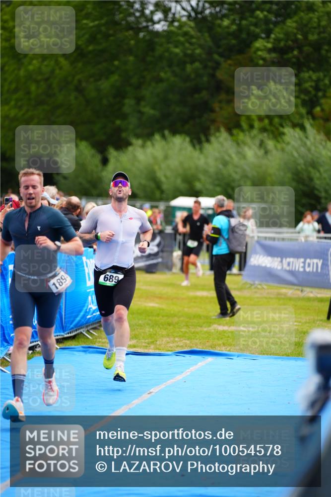 30.08.2026 - Elbe Triathlon Hamburg LAZAROV Photography http://msf.ph/oto/10054578 30.08.2026 10:56:45 Ziel 550, 689, 1894 meine-sportfotos.de