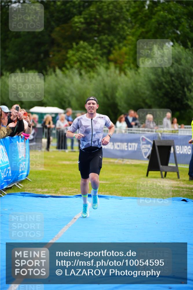 30.08.2026 - Elbe Triathlon Hamburg LAZAROV Photography http://msf.ph/oto/10054595 30.08.2026 10:57:04 Ziel 430 meine-sportfotos.de