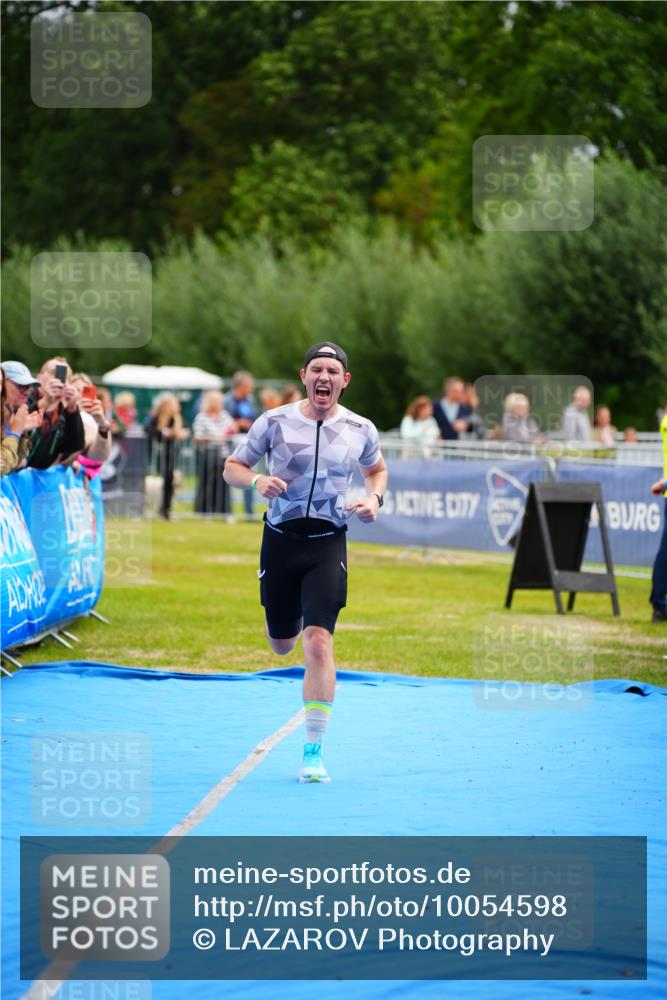 30.08.2026 - Elbe Triathlon Hamburg LAZAROV Photography http://msf.ph/oto/10054598 30.08.2026 10:57:04 Ziel 430 meine-sportfotos.de