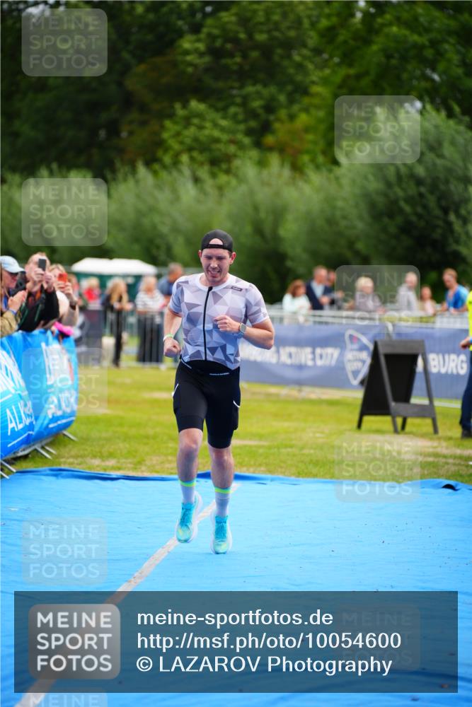 30.08.2026 - Elbe Triathlon Hamburg LAZAROV Photography http://msf.ph/oto/10054600 30.08.2026 10:57:04 Ziel 430 meine-sportfotos.de