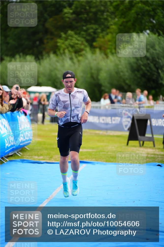 30.08.2026 - Elbe Triathlon Hamburg LAZAROV Photography http://msf.ph/oto/10054606 30.08.2026 10:57:05 Ziel 430 meine-sportfotos.de