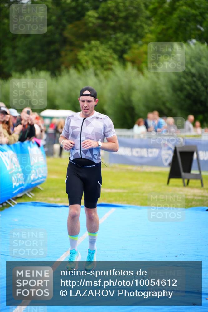 30.08.2026 - Elbe Triathlon Hamburg LAZAROV Photography http://msf.ph/oto/10054612 30.08.2026 10:57:05 Ziel 430 meine-sportfotos.de