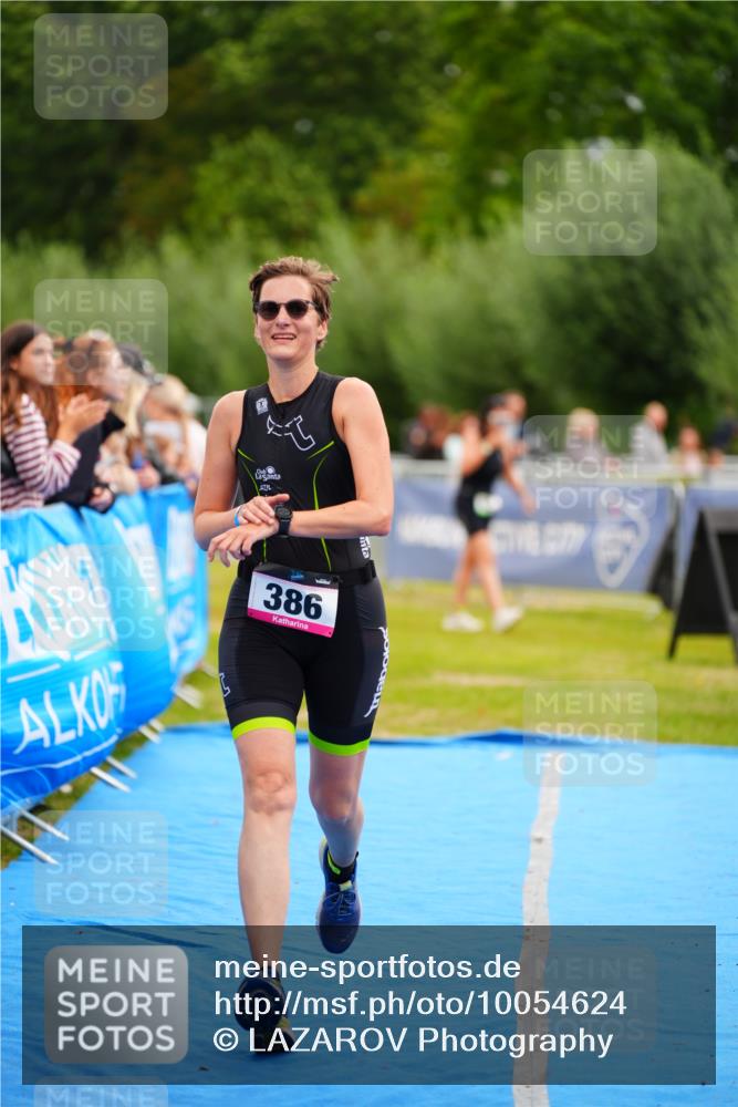30.08.2026 - Elbe Triathlon Hamburg LAZAROV Photography http://msf.ph/oto/10054624 30.08.2026 10:57:21 Ziel 386 meine-sportfotos.de