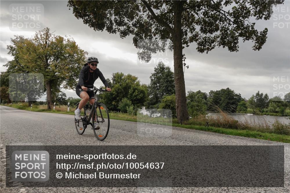 30.08.2026 - Elbe Triathlon Hamburg Michael Burmester http://msf.ph/oto/10054637 30.08.2026 11:08:45 Radfahren 906 meine-sportfotos.de