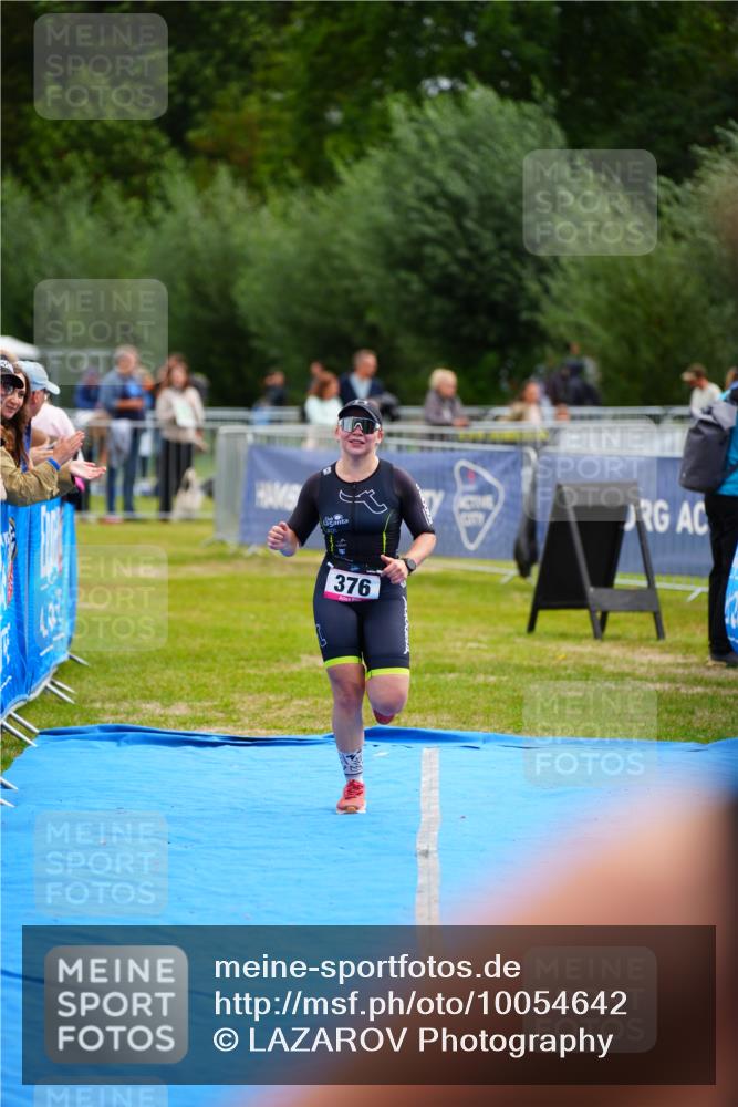 30.08.2026 - Elbe Triathlon Hamburg LAZAROV Photography http://msf.ph/oto/10054642 30.08.2026 10:57:29 Ziel 376 meine-sportfotos.de