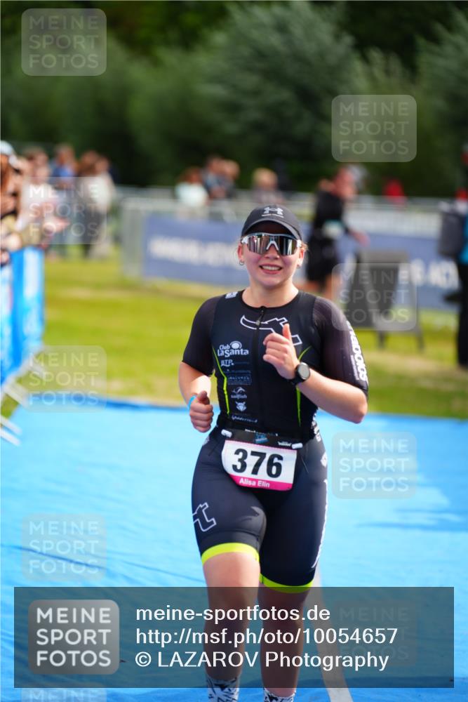 30.08.2026 - Elbe Triathlon Hamburg LAZAROV Photography http://msf.ph/oto/10054657 30.08.2026 10:57:32 Ziel 376 meine-sportfotos.de