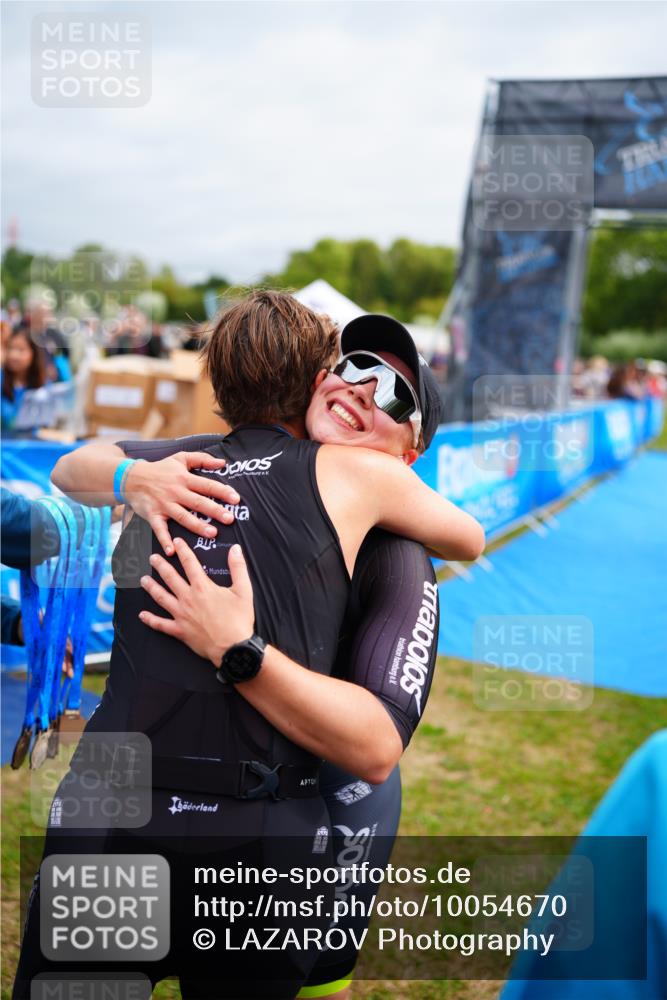 30.08.2026 - Elbe Triathlon Hamburg LAZAROV Photography http://msf.ph/oto/10054670 30.08.2026 10:57:39 Ziel 460 meine-sportfotos.de