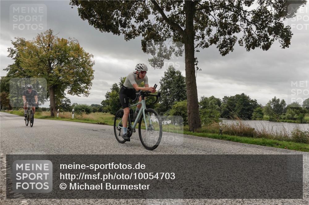 30.08.2026 - Elbe Triathlon Hamburg Michael Burmester http://msf.ph/oto/10054703 30.08.2026 11:10:57 Radfahren 1174, 1439, 1518 meine-sportfotos.de