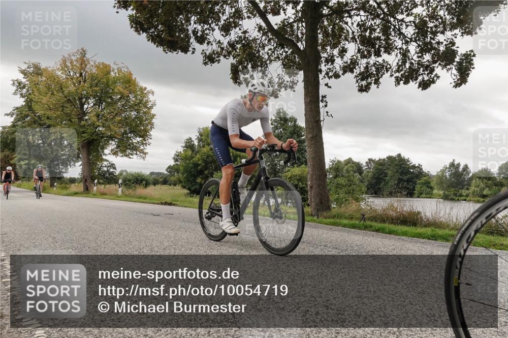 30.08.2026 - Elbe Triathlon Hamburg Michael Burmester http://msf.ph/oto/10054719 30.08.2026 11:11:56 Radfahren 1270, 1274, 1429, 1456, 1563 meine-sportfotos.de