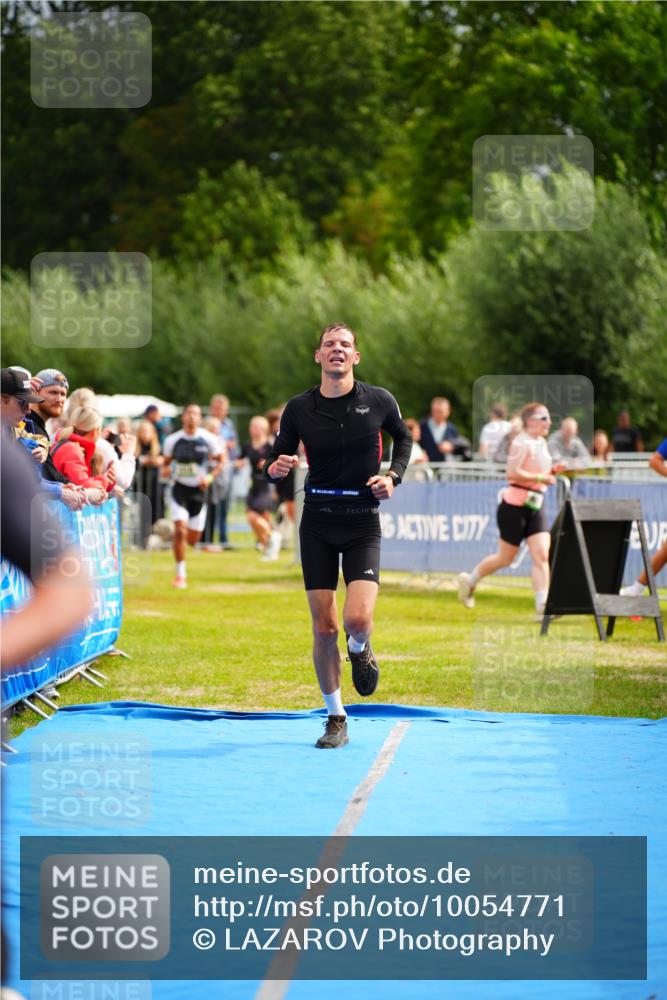 30.08.2026 - Elbe Triathlon Hamburg LAZAROV Photography http://msf.ph/oto/10054771 30.08.2026 10:59:17 Ziel 405, 418, 542 meine-sportfotos.de