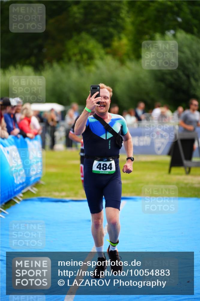 30.08.2026 - Elbe Triathlon Hamburg LAZAROV Photography http://msf.ph/oto/10054883 30.08.2026 10:59:35 Ziel 462, 484 meine-sportfotos.de