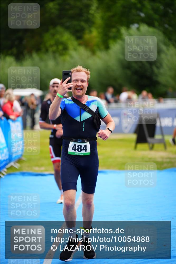 30.08.2026 - Elbe Triathlon Hamburg LAZAROV Photography http://msf.ph/oto/10054888 30.08.2026 10:59:36 Ziel 462, 484 meine-sportfotos.de