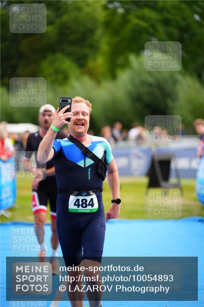 30.08.2026 - Elbe Triathlon Hamburg LAZAROV Photography http://msf.ph/oto/10054893 30.08.2026 10:59:36 Ziel 462, 484 meine-sportfotos.de