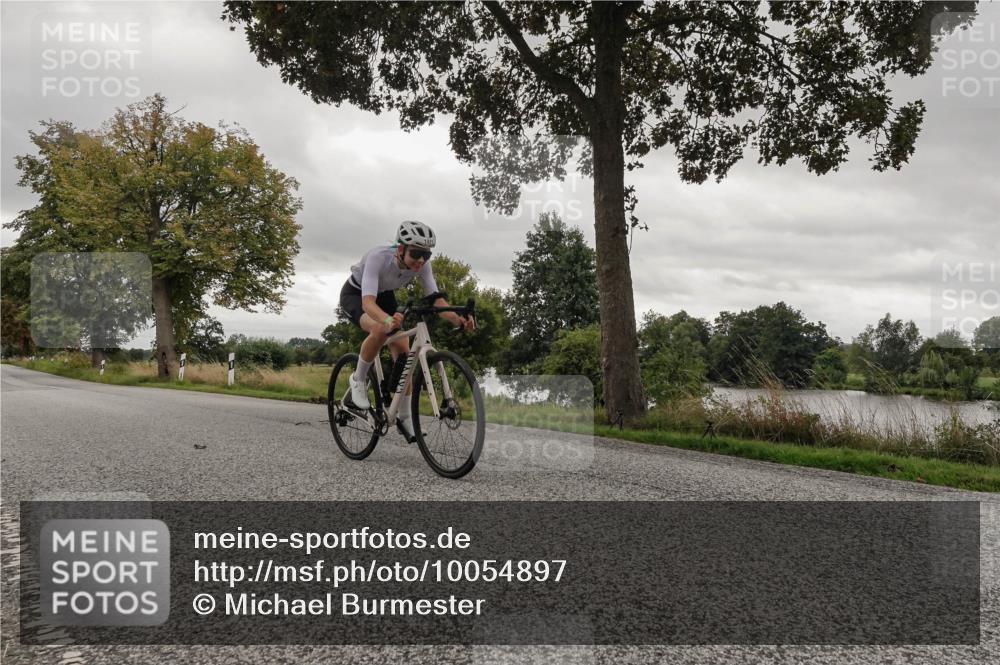 30.08.2026 - Elbe Triathlon Hamburg Michael Burmester http://msf.ph/oto/10054897 30.08.2026 11:17:13 Radfahren 888, 1415, 1421, 1574 meine-sportfotos.de