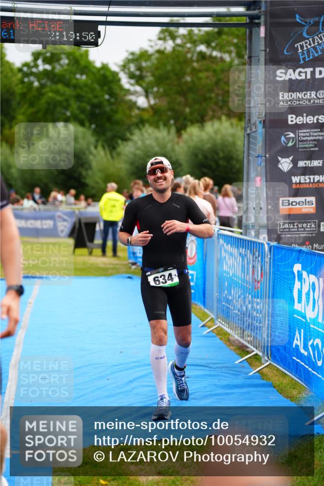 30.08.2026 - Elbe Triathlon Hamburg LAZAROV Photography http://msf.ph/oto/10054932 30.08.2026 10:59:53 Ziel 394, 634 meine-sportfotos.de