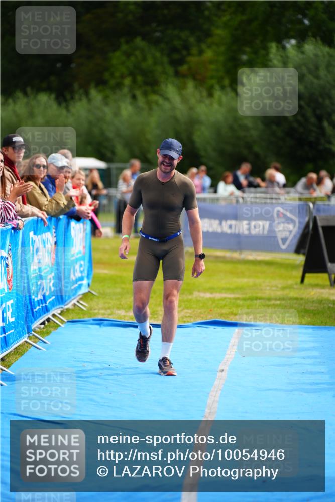 30.08.2026 - Elbe Triathlon Hamburg LAZAROV Photography http://msf.ph/oto/10054946 30.08.2026 11:00:04 Ziel 499 meine-sportfotos.de