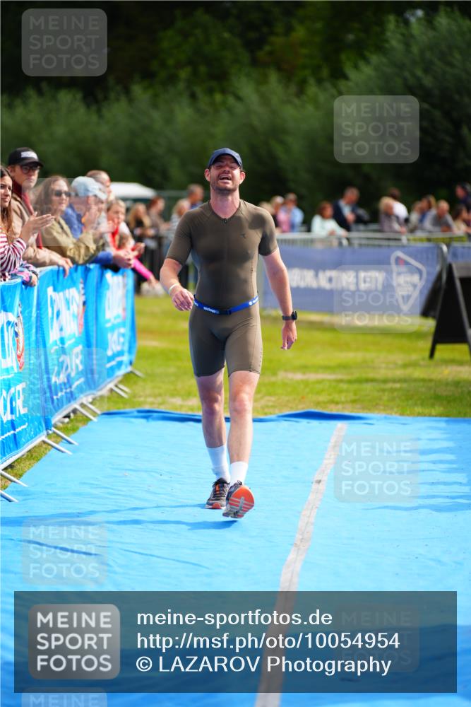 30.08.2026 - Elbe Triathlon Hamburg LAZAROV Photography http://msf.ph/oto/10054954 30.08.2026 11:00:05 Ziel 499 meine-sportfotos.de