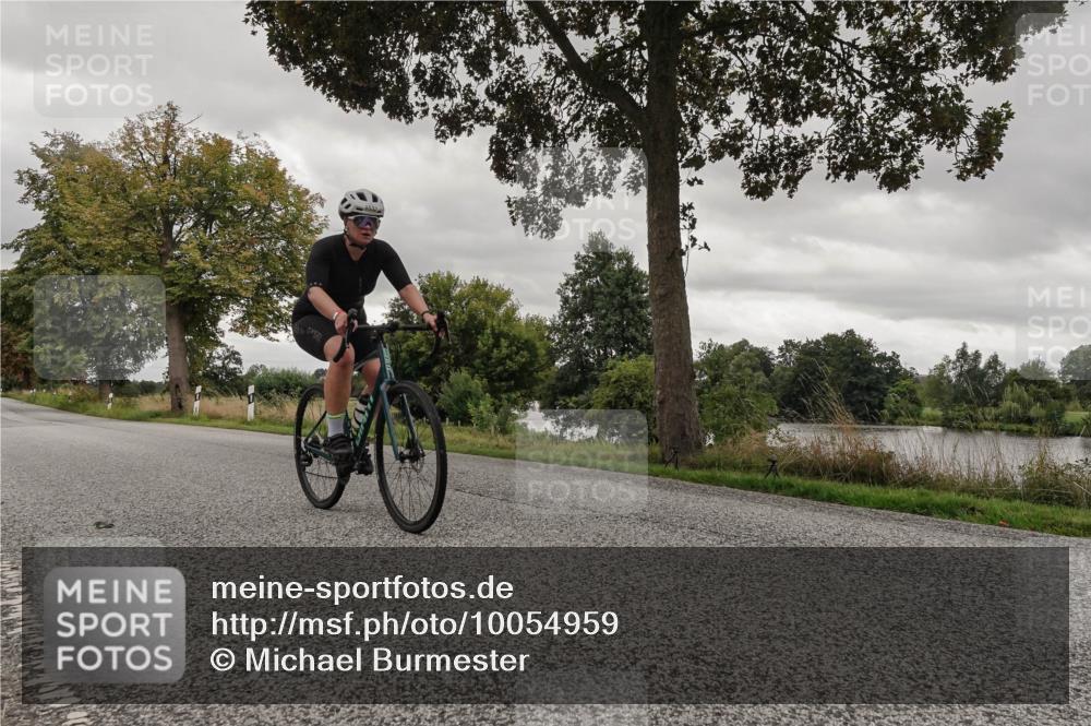 30.08.2026 - Elbe Triathlon Hamburg Michael Burmester http://msf.ph/oto/10054959 30.08.2026 11:19:07 Radfahren 1532 meine-sportfotos.de