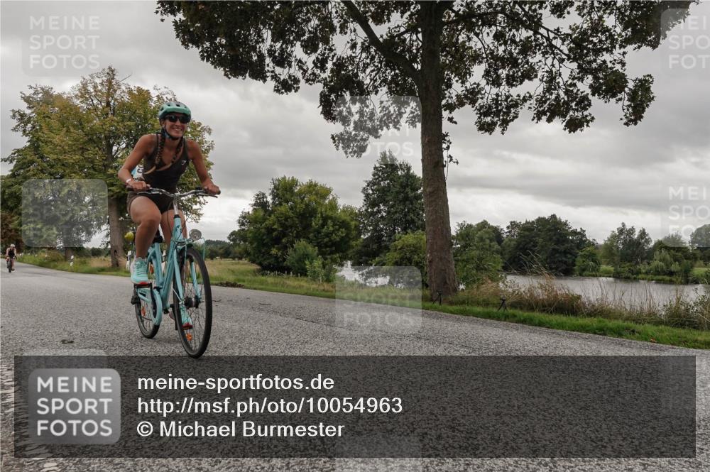 30.08.2026 - Elbe Triathlon Hamburg Michael Burmester http://msf.ph/oto/10054963 30.08.2026 11:19:17 Radfahren 1465, 1498, 1521 meine-sportfotos.de