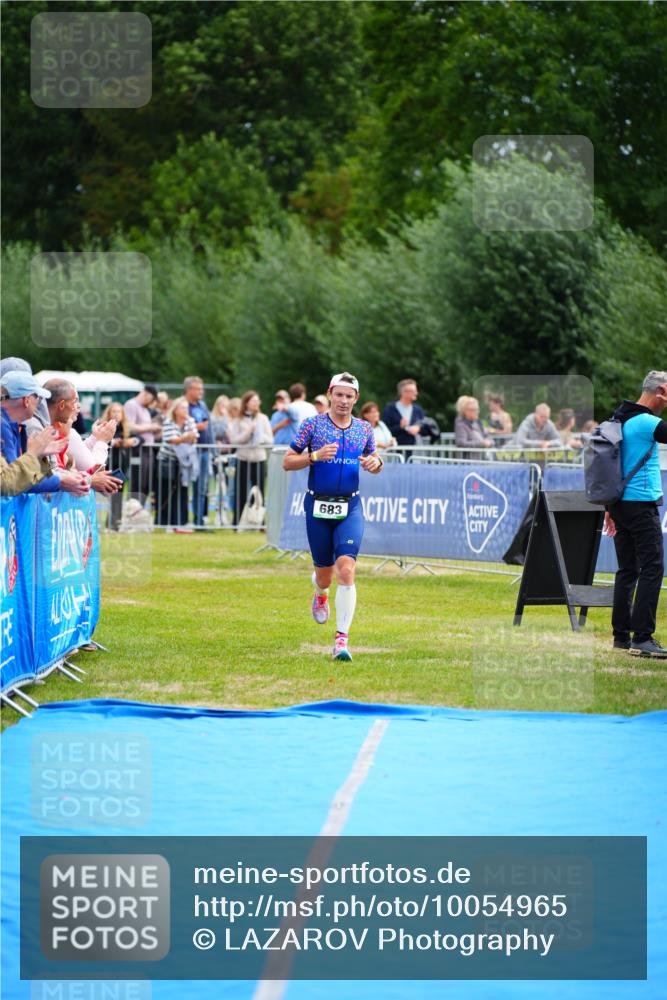 30.08.2026 - Elbe Triathlon Hamburg LAZAROV Photography http://msf.ph/oto/10054965 30.08.2026 11:00:22 Ziel 683 meine-sportfotos.de
