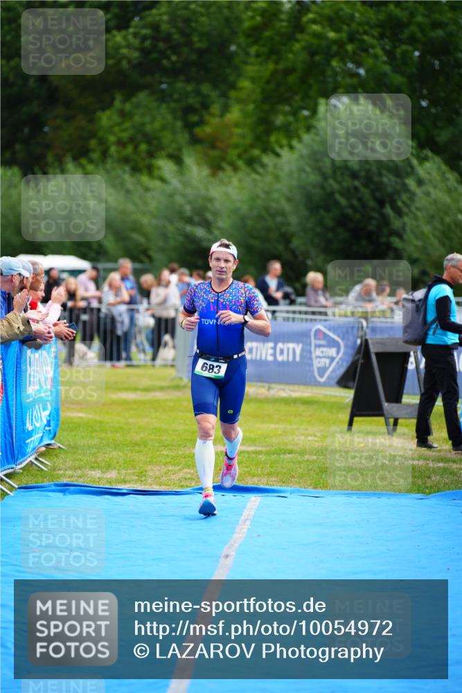 30.08.2026 - Elbe Triathlon Hamburg LAZAROV Photography http://msf.ph/oto/10054972 30.08.2026 11:00:24 Ziel 683 meine-sportfotos.de