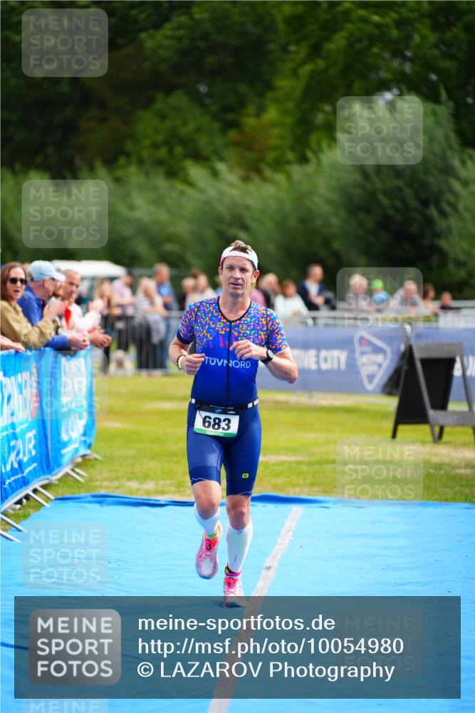 30.08.2026 - Elbe Triathlon Hamburg LAZAROV Photography http://msf.ph/oto/10054980 30.08.2026 11:00:25 Ziel 683 meine-sportfotos.de