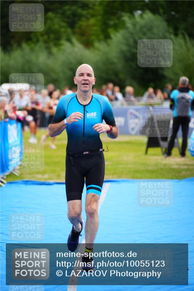 30.08.2026 - Elbe Triathlon Hamburg LAZAROV Photography http://msf.ph/oto/10055123 30.08.2026 11:01:08 Ziel 261, 264, 987 meine-sportfotos.de