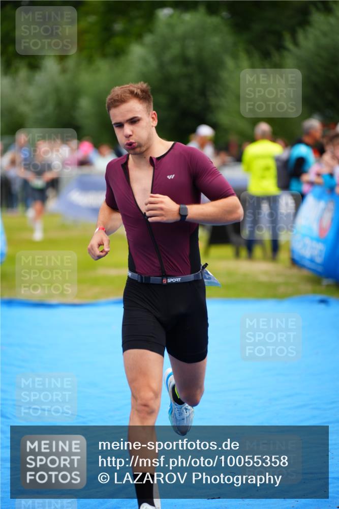 30.08.2026 - Elbe Triathlon Hamburg LAZAROV Photography http://msf.ph/oto/10055358 30.08.2026 11:02:51 Ziel 525 meine-sportfotos.de