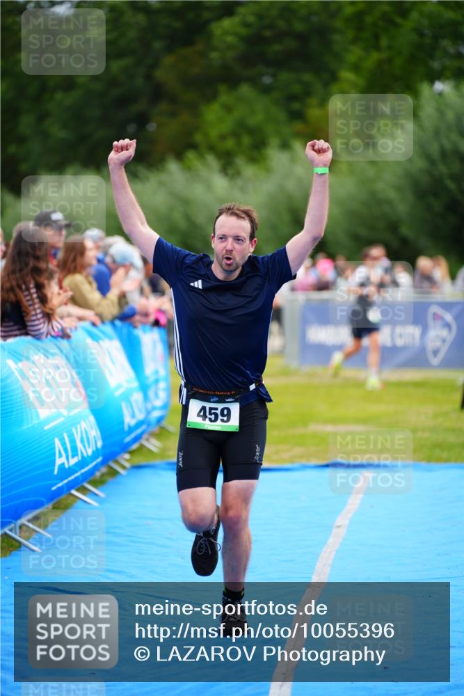 30.08.2026 - Elbe Triathlon Hamburg LAZAROV Photography http://msf.ph/oto/10055396 30.08.2026 11:03:18 Ziel 459, 563 meine-sportfotos.de