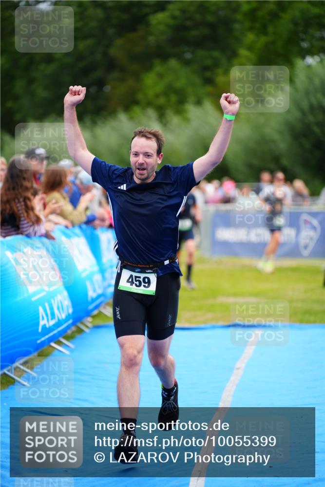 30.08.2026 - Elbe Triathlon Hamburg LAZAROV Photography http://msf.ph/oto/10055399 30.08.2026 11:03:18 Ziel 459, 563 meine-sportfotos.de