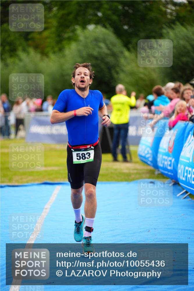 30.08.2026 - Elbe Triathlon Hamburg LAZAROV Photography http://msf.ph/oto/10055436 30.08.2026 11:03:41 Ziel 583 meine-sportfotos.de