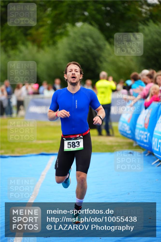 30.08.2026 - Elbe Triathlon Hamburg LAZAROV Photography http://msf.ph/oto/10055438 30.08.2026 11:03:41 Ziel 583 meine-sportfotos.de