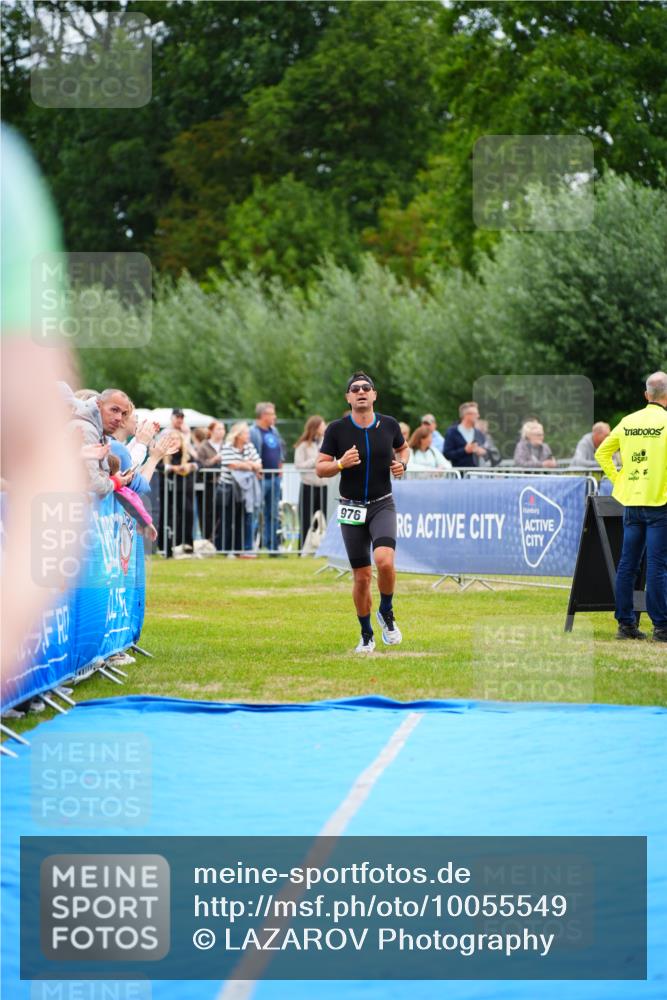 30.08.2026 - Elbe Triathlon Hamburg LAZAROV Photography http://msf.ph/oto/10055549 30.08.2026 11:04:13 Ziel 976 meine-sportfotos.de