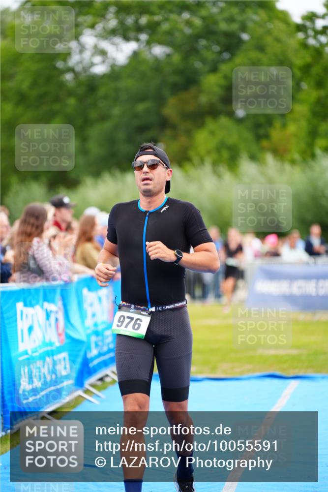 30.08.2026 - Elbe Triathlon Hamburg LAZAROV Photography http://msf.ph/oto/10055591 30.08.2026 11:04:18 Ziel 976 meine-sportfotos.de