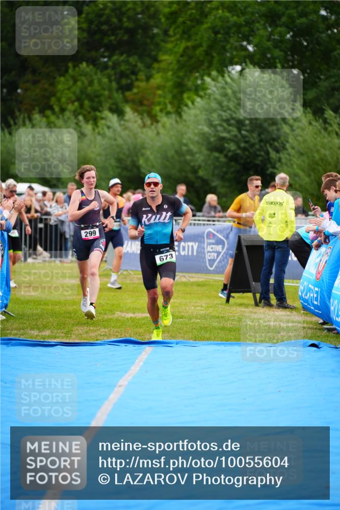 30.08.2026 - Elbe Triathlon Hamburg LAZAROV Photography http://msf.ph/oto/10055604 30.08.2026 11:04:45 Ziel 299, 673 meine-sportfotos.de