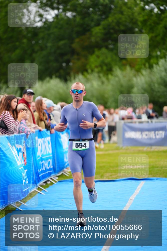 30.08.2026 - Elbe Triathlon Hamburg LAZAROV Photography http://msf.ph/oto/10055666 30.08.2026 11:05:07 Ziel 554, 656 meine-sportfotos.de