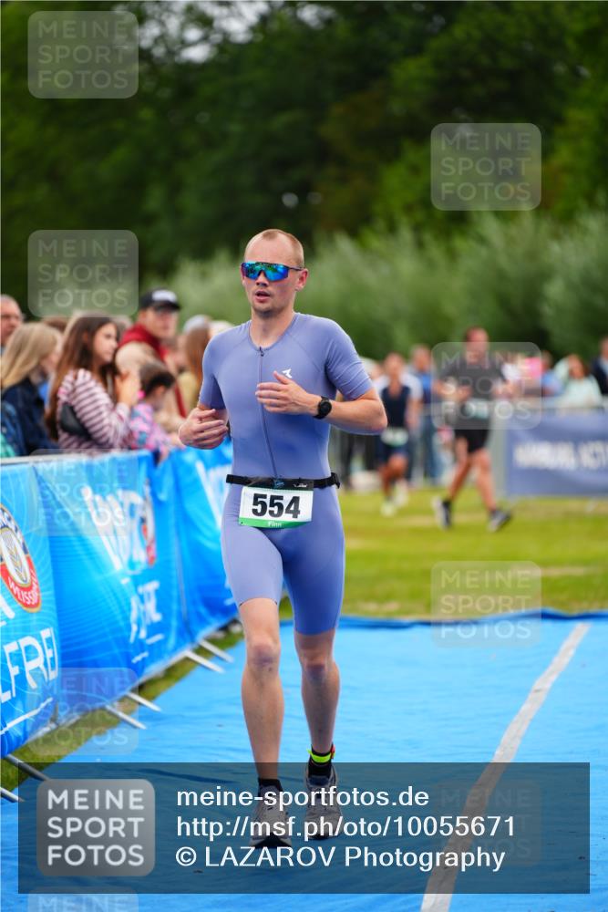30.08.2026 - Elbe Triathlon Hamburg LAZAROV Photography http://msf.ph/oto/10055671 30.08.2026 11:05:08 Ziel 554, 656 meine-sportfotos.de