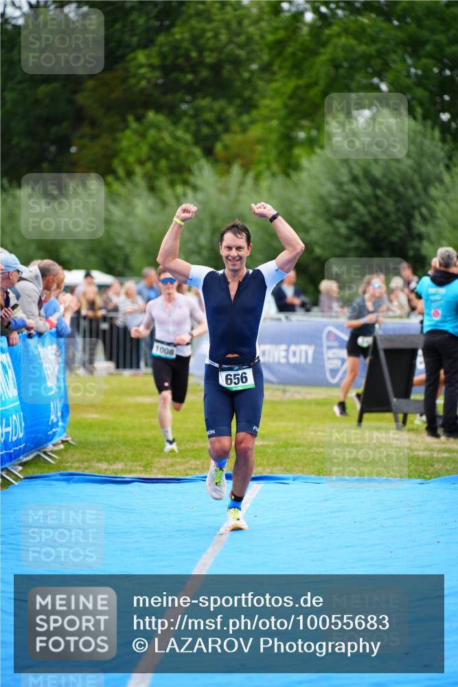 30.08.2026 - Elbe Triathlon Hamburg LAZAROV Photography http://msf.ph/oto/10055683 30.08.2026 11:05:14 Ziel 656, 698, 1008 meine-sportfotos.de