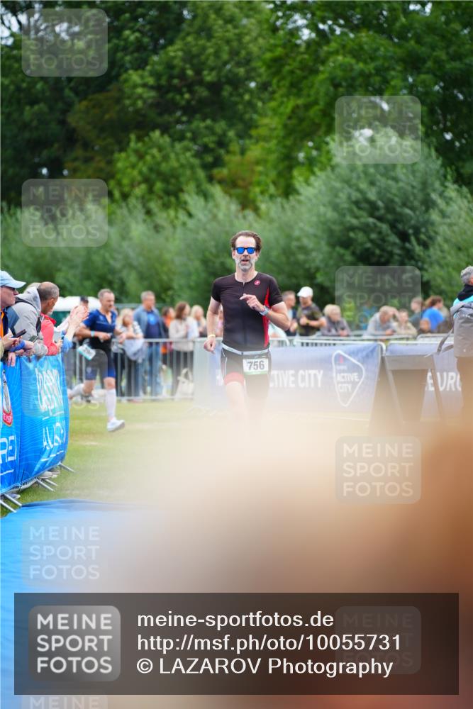 30.08.2026 - Elbe Triathlon Hamburg LAZAROV Photography http://msf.ph/oto/10055731 30.08.2026 11:05:41 Ziel 747, 756 meine-sportfotos.de